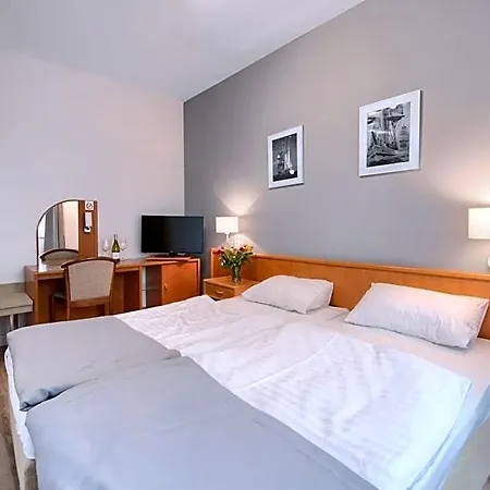 Hotel Taaakaryba *